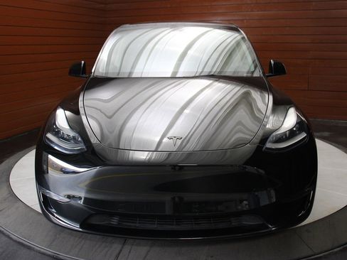 Used 2023 Tesla Model Y Long Range image 4