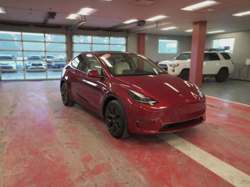Used 2025 Tesla Model Y Long Range image 2