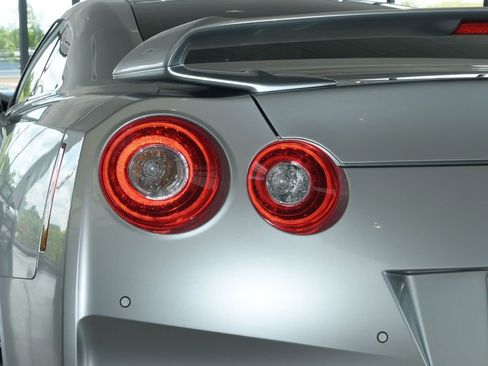 Used 2023 Nissan GT-R Premium w/ Floor Mat Package AWD/4WD image 12