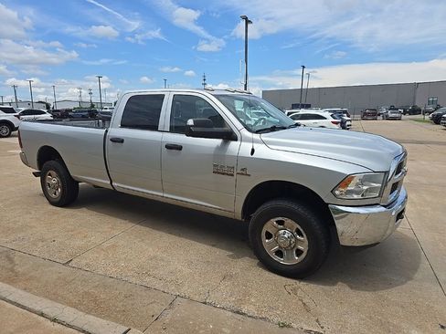 Used 2018 RAM 2500 Tradesman w/ Chrome Appearance Group AWD/4WD image 5
