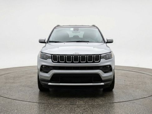 Used 2025 Jeep Compass Limited image 1