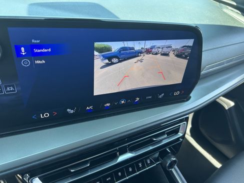 Certified 2025 Chevrolet Traverse LT FWD image 31