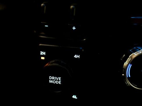 Used 2026 Ford F450 Platinum w/ FX4 Off-Road Package image 23