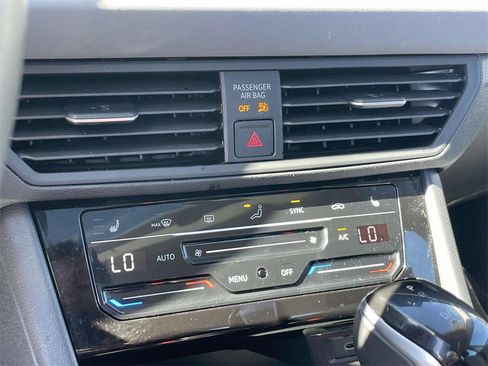 Used 2025 Volkswagen Jetta SE image 28