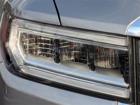 Used 2022 GMC Acadia Denali w/ Denali Technology Package image 7