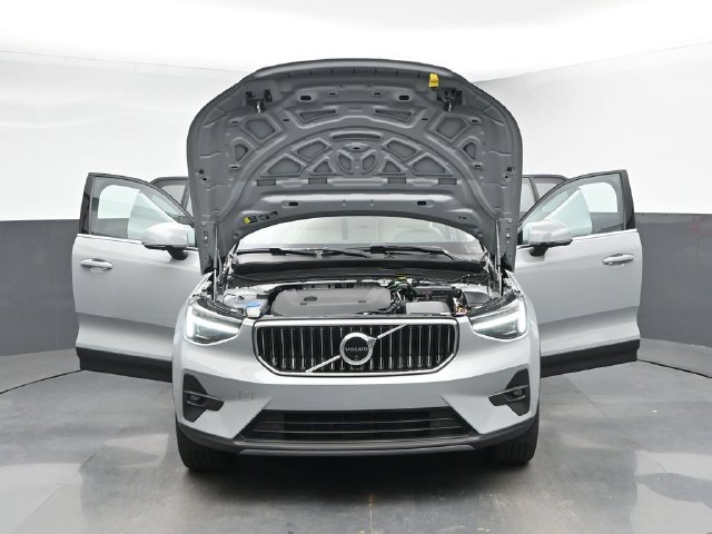 Used 2024 Volvo XC40 B5 Plus w/ Protection Package Premier AWD/4WD image 49