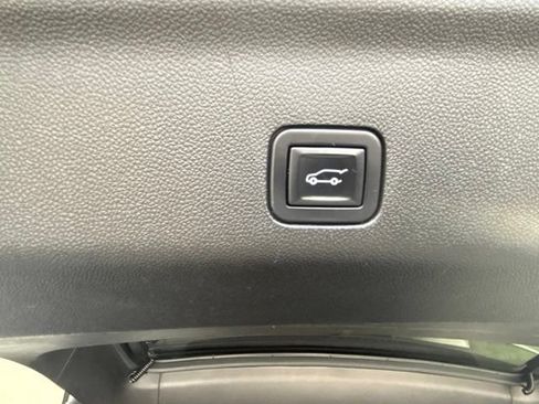 Used 2022 GMC Yukon XL Denali AWD/4WD image 30