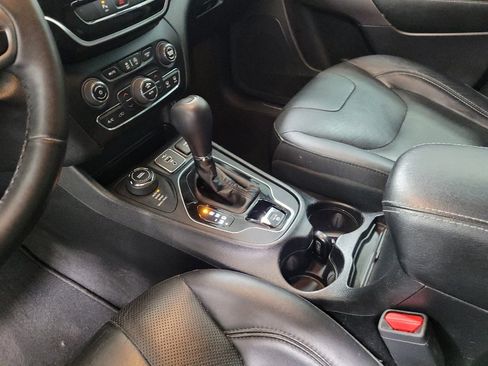 Used 2019 Jeep Cherokee Limited AWD/4WD image 26