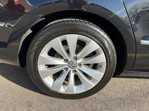Used 2009 Volkswagen CC Sport FWD image 11