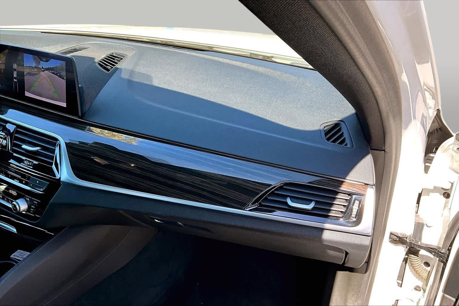 Used 2019 BMW 540i w/ M Sport Package RWD image 18