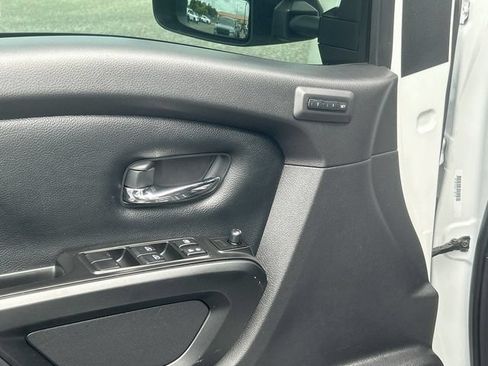 Used 2023 Nissan Titan PRO-4X w/ Pro-4x Convenience Package AWD/4WD image 15