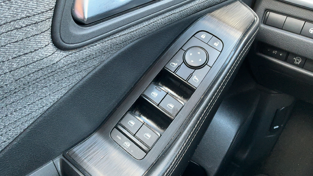 Used 2023 Nissan Rogue SV AWD/4WD image 14