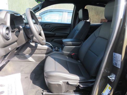 Used 2024 Chevrolet Colorado Trail Boss w/ Advanced Trailering Package image 10