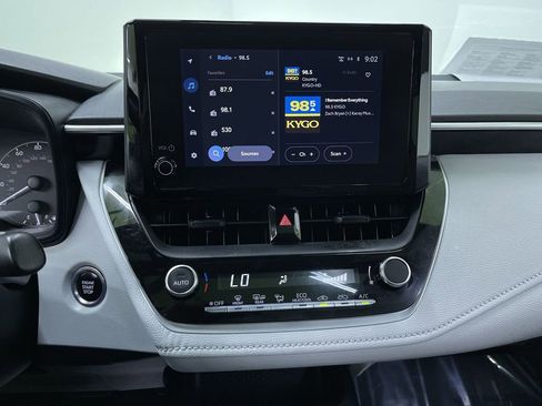 Used 2023 Toyota Corolla SE w/ SE Premium Package image 21