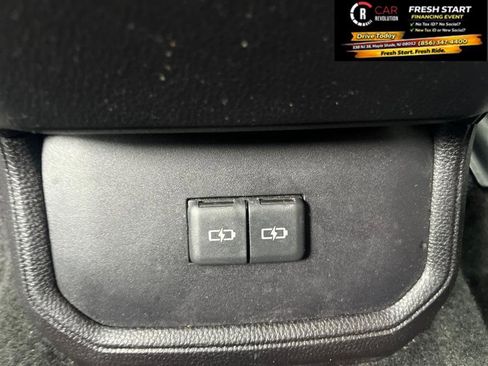 Used 2023 Toyota Highlander LE image 28