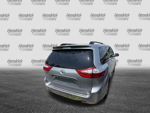 Used 2015 Toyota Sienna XLE w/ XLE Navigation Package FWD image 11
