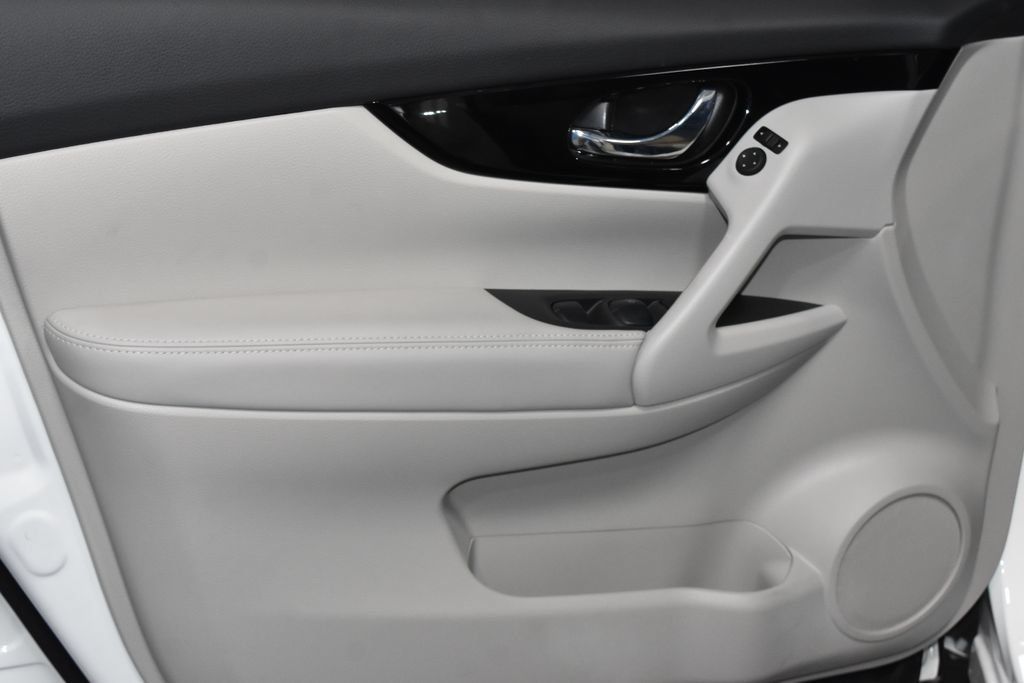 Certified 2022 Nissan Rogue Sport SL AWD/4WD image 4