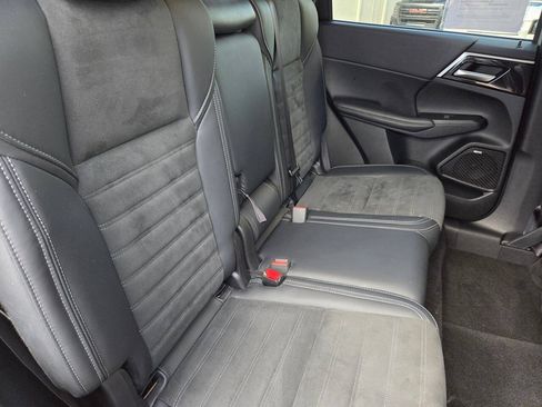 Used 2025 Mitsubishi Outlander SE FWD image 11