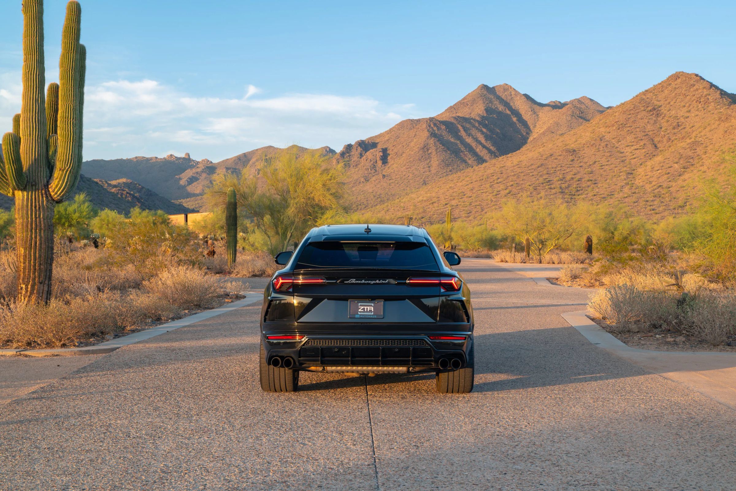 Used 2021 Lamborghini Urus AWD/4WD image 11