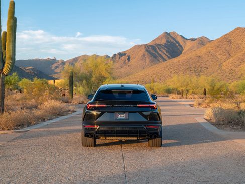 Used 2021 Lamborghini Urus AWD/4WD image 11