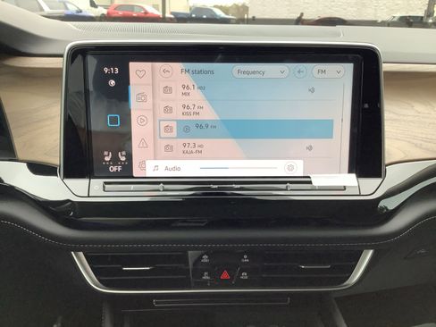 New 2025 Volkswagen Atlas SE image 17