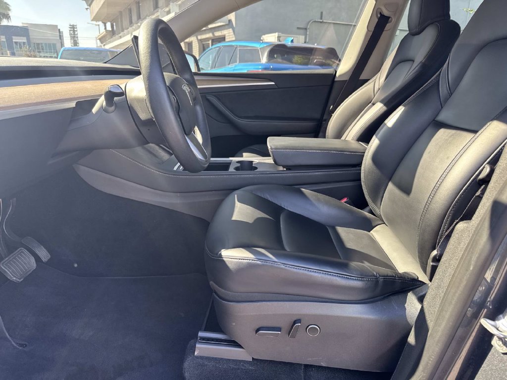 Used 2023 Tesla Model Y Long Range AWD/4WD image 21