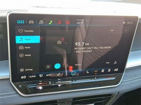 Used 2026 Volkswagen Tiguan SE image 14