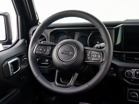 Used 2024 Jeep Wrangler Unlimited Rubicon 4xe image 11