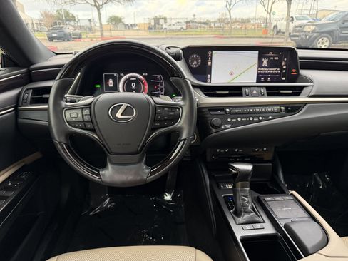 Used 2020 Lexus ES 300h w/ Premium Package image 18