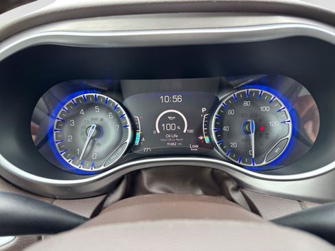 Used 2018 Chrysler Pacifica Touring-L Plus w/ Advanced Safetytec Group FWD image 16