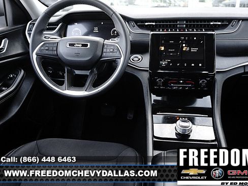 Used 2024 Jeep Grand Cherokee Laredo image 13