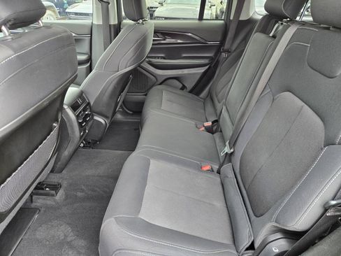 Used 2023 Jeep Grand Cherokee Laredo RWD image 25