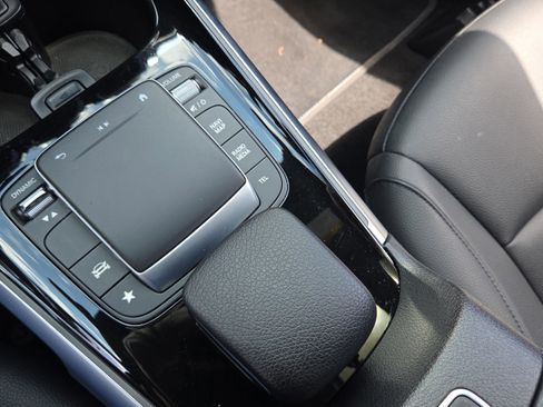 Certified 2022 Mercedes-Benz GLB 250 image 33