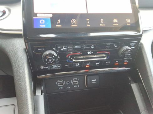 Used 2023 Jeep Grand Cherokee Limited AWD/4WD image 17