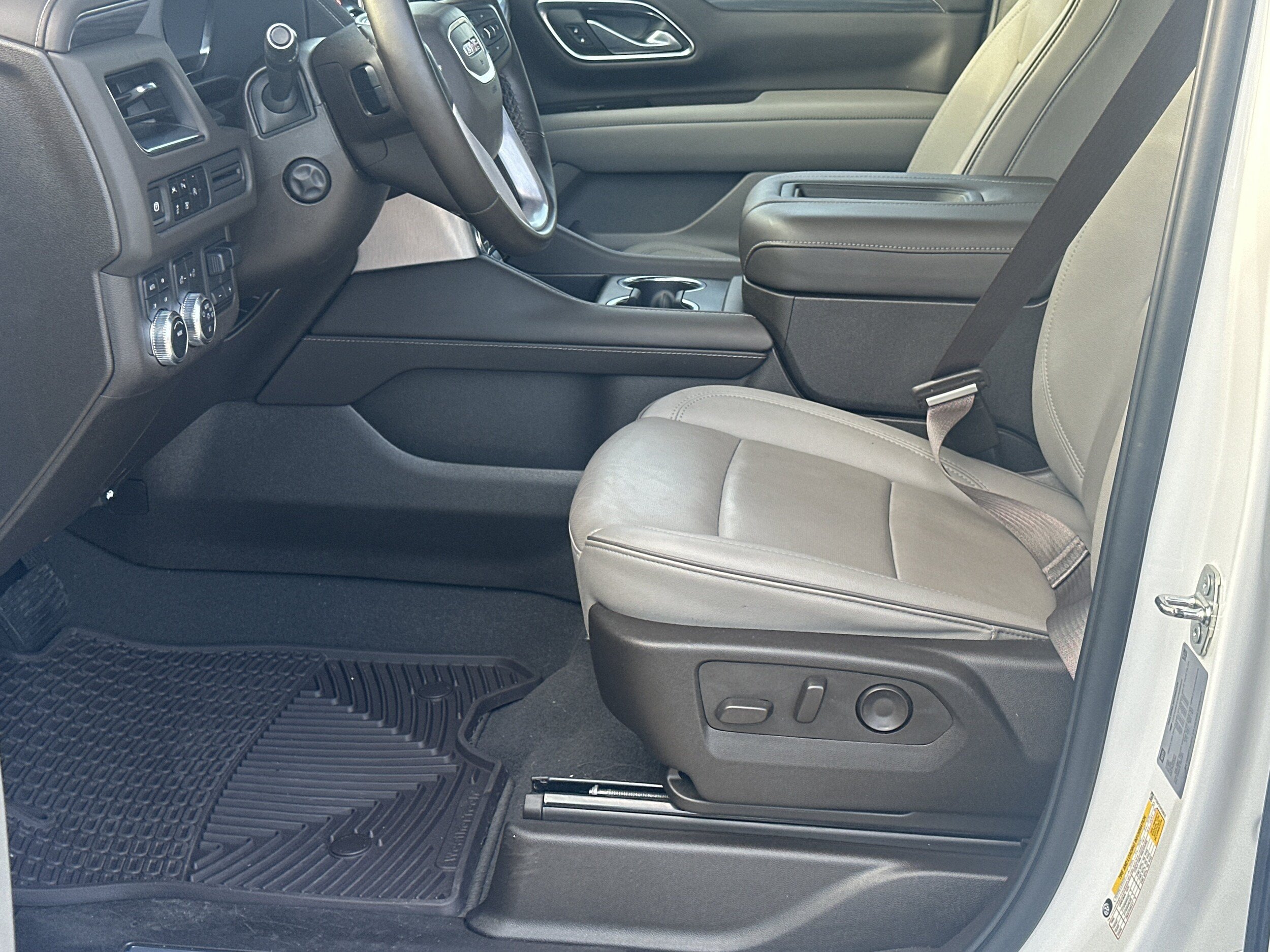 Used 2024 GMC Yukon SLT w/ SLT Luxury Package AWD/4WD image 43