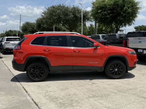 Used 2021 Jeep Cherokee Latitude Lux w/ Trailer Tow Group AWD/4WD image 3