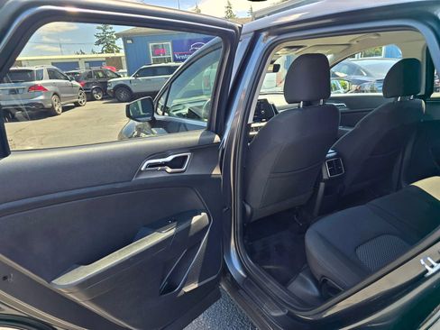 Used 2023 Kia Sportage LX FWD image 17