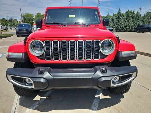 Certified 2025 Jeep Wrangler Unlimited Sahara AWD/4WD image 5