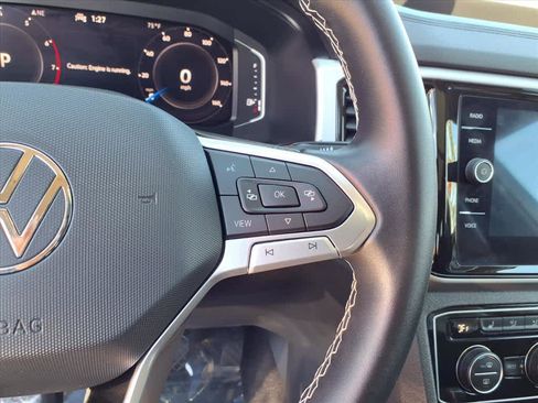 Used 2023 Volkswagen Atlas SE w/ Panoramic Sunroof Package image 11