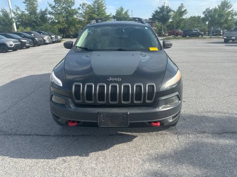 Used 2016 Jeep Cherokee Trailhawk w/ Comfort/Convenience Group AWD/4WD image 2
