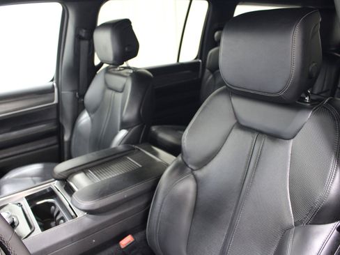 Used 2024 Jeep Wagoneer L Series II w/ Flexible Seating Group AWD/4WD image 4