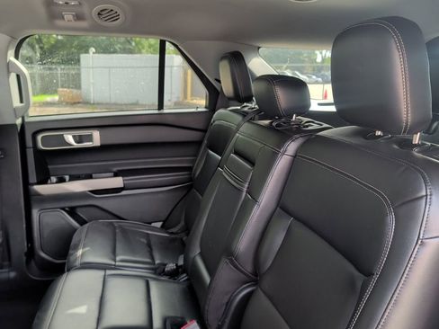 Used 2023 Ford Explorer XLT w/ Equipment Group 202A RWD image 7