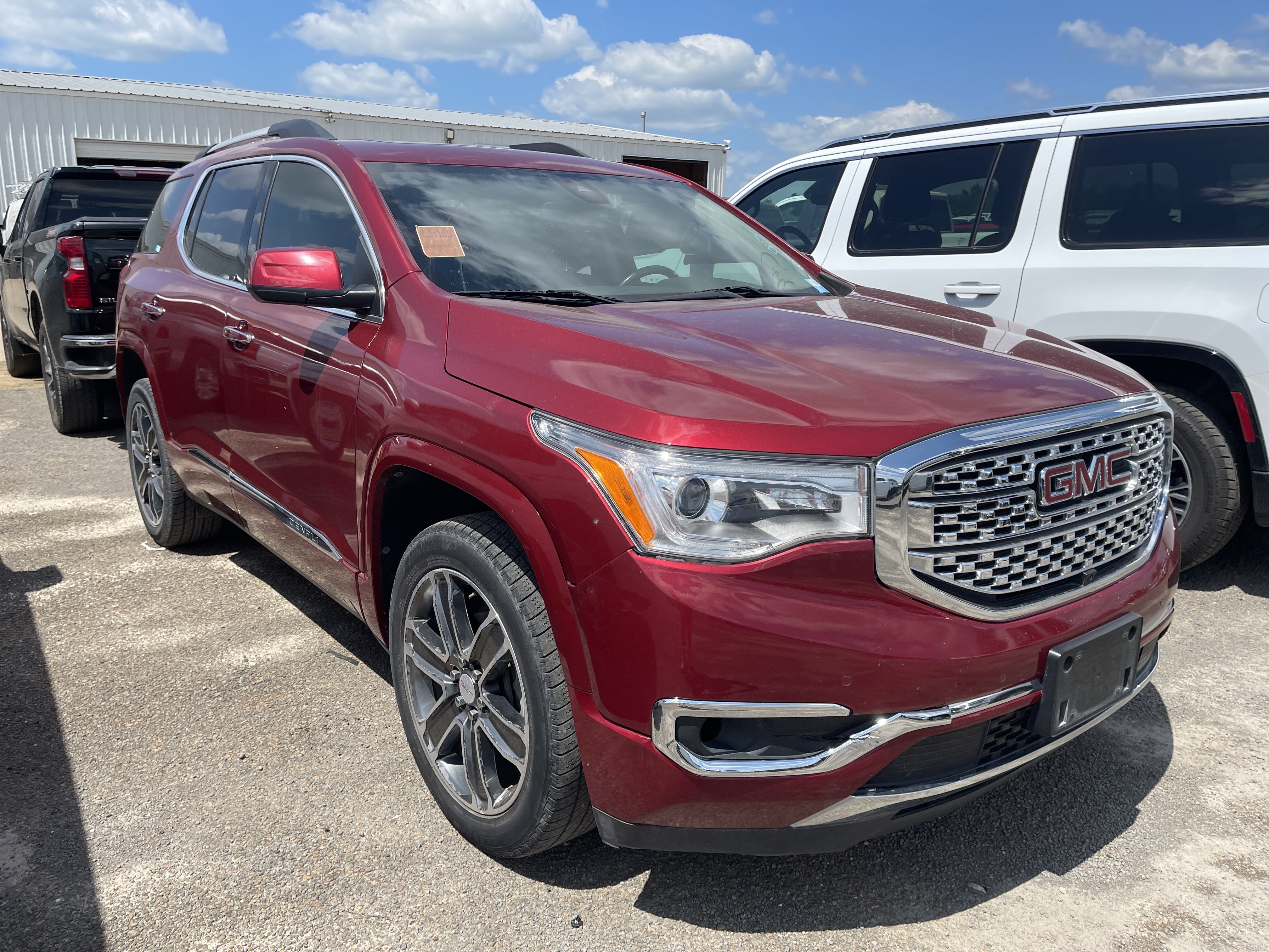 Used 2019 GMC Acadia Denali w/ Technology Package FWD image 2