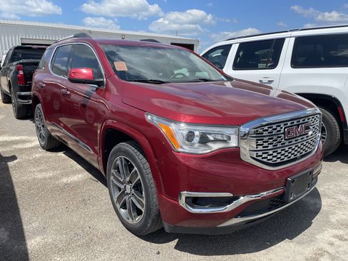 Used 2019 GMC Acadia Denali w/ Technology Package FWD image 2