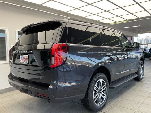 New 2025 Ford Expedition Active image 5