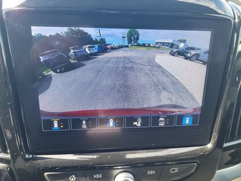 Used 2022 Chevrolet Traverse LT w/ LT Premium Package AWD/4WD image 62