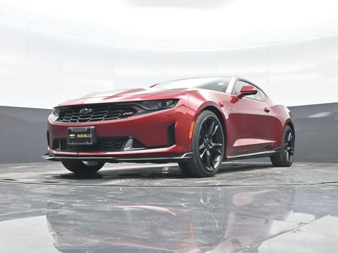 Used 2021 Chevrolet Camaro LT image 32