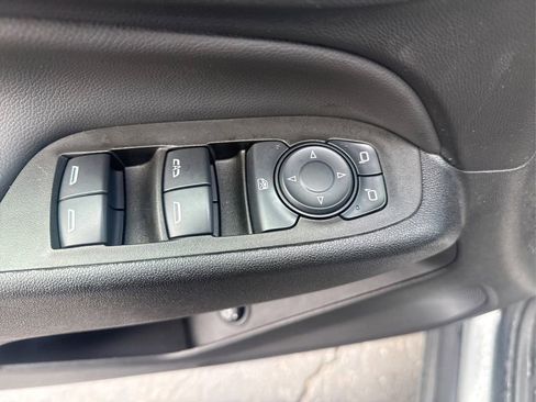 Used 2024 Chevrolet Equinox LT image 32