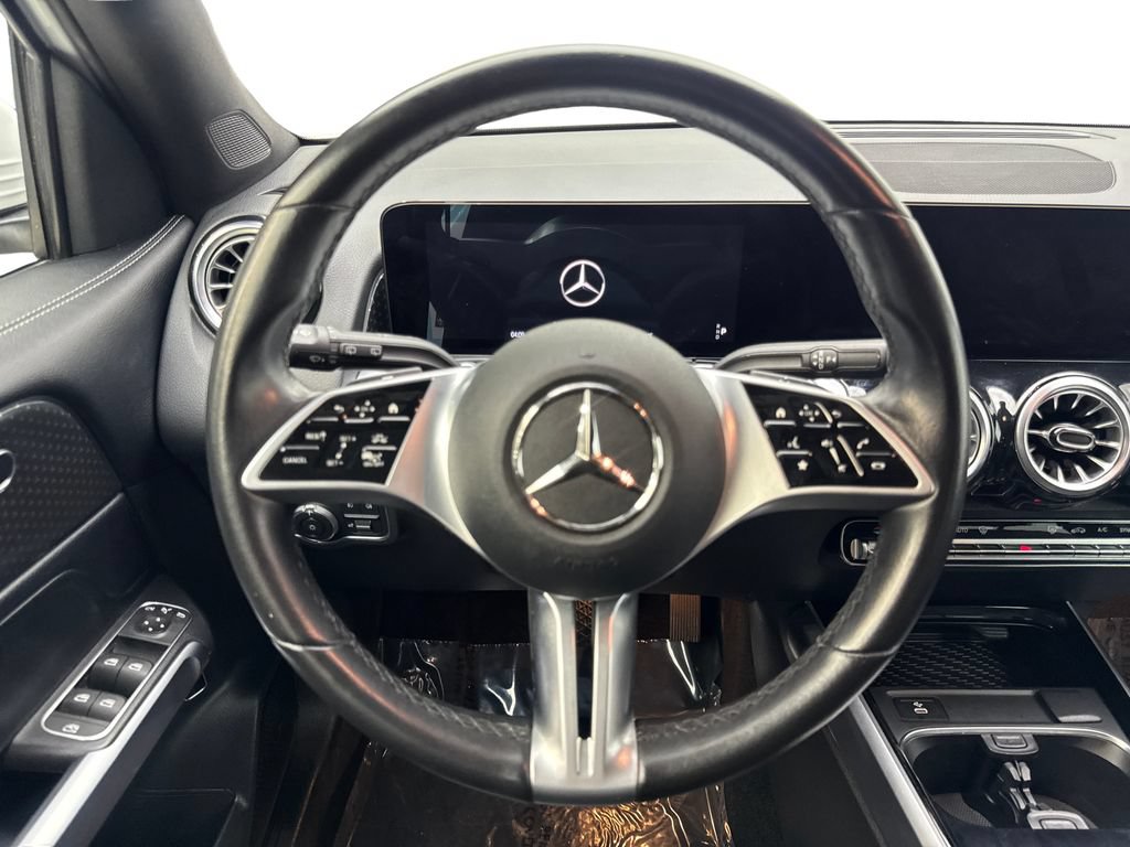 Used 2025 Mercedes-Benz GLB 250 w/ Exclusive Package image 54