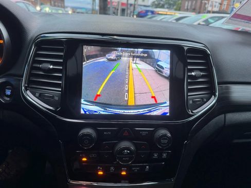 Used 2020 Jeep Grand Cherokee Altitude image 19